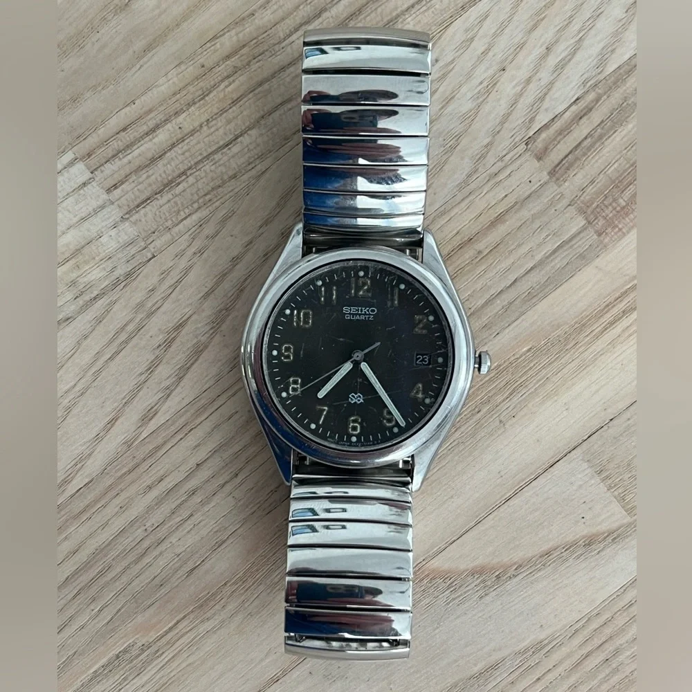 Seiko Men’s Watch Vintage Black Dial Stainless Stretch Bracelet Day Date Window